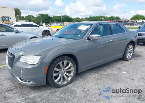 2019 Chrysler 300 Limited z USA, uszkodzony, nr VIN 2C3CCAEG2KH689638